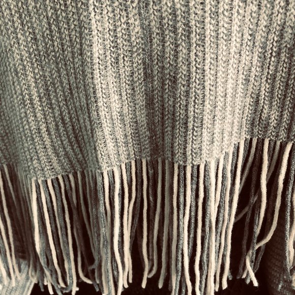 STEVE MADDEN Gray Ribbed OSFM Jacket Wrap with Fringe NWT - Picture 6 of 6